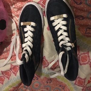 Almost new guess high top shoes